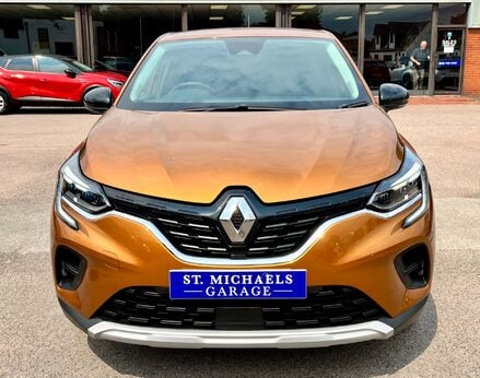 Renault Captur ICONIC TCE 5