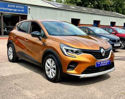 Renault Captur ICONIC TCE 4