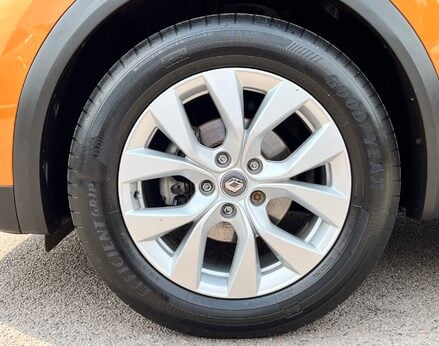 Renault Captur ICONIC TCE 13