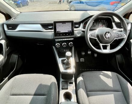Renault Captur ICONIC TCE 2