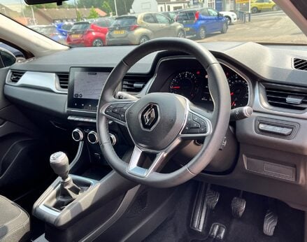 Renault Captur ICONIC TCE 18