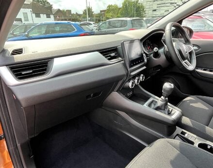 Renault Captur ICONIC TCE 17