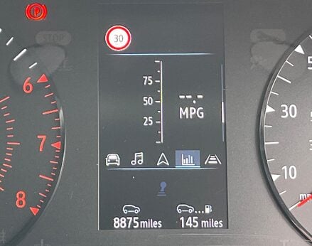 Renault Captur ICONIC TCE 28