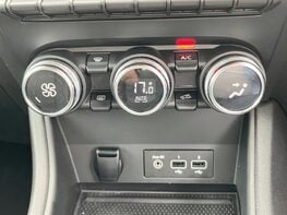 Renault Captur ICONIC TCE 49