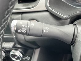Renault Captur ICONIC TCE 56