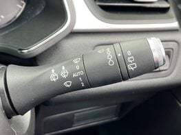 Renault Captur ICONIC TCE 57