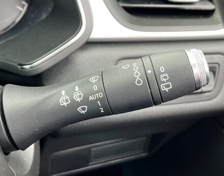 Renault Captur ICONIC TCE 57