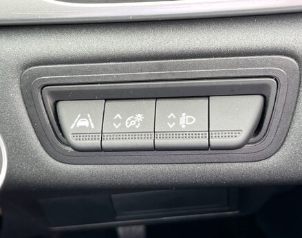 Renault Captur ICONIC TCE 59