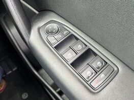 Renault Captur ICONIC TCE 61