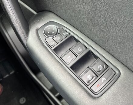Renault Captur ICONIC TCE 61