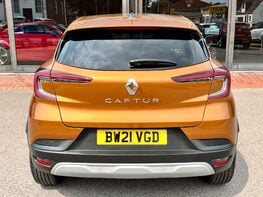 Renault Captur ICONIC TCE 6