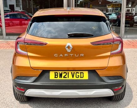Renault Captur ICONIC TCE 6
