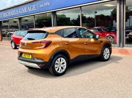 Renault Captur ICONIC TCE 8