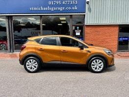 Renault Captur ICONIC TCE 10