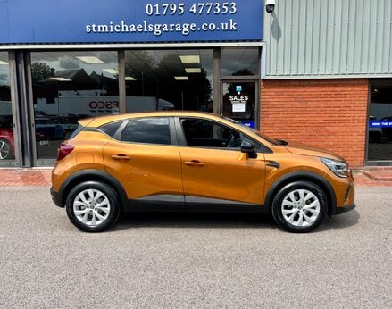 Renault Captur ICONIC TCE 10