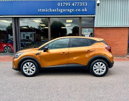 Renault Captur ICONIC TCE 11