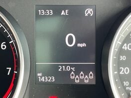 Volkswagen Touran SE FAMILY TSI 23