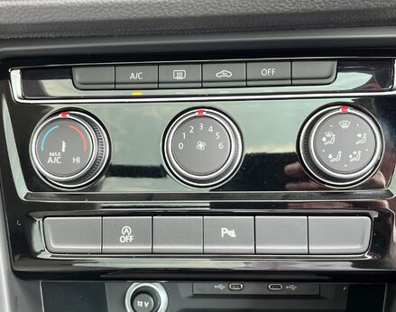 Volkswagen Touran SE FAMILY TSI 41