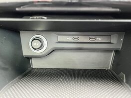 Volkswagen Touran SE FAMILY TSI 42