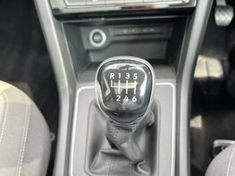 Volkswagen Touran SE FAMILY TSI 43