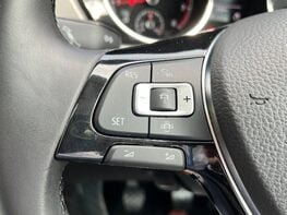 Volkswagen Touran SE FAMILY TSI 45