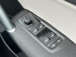 Volkswagen Touran SE FAMILY TSI 51