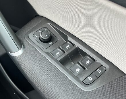 Volkswagen Touran SE FAMILY TSI 51