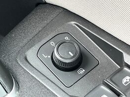 Volkswagen Touran SE FAMILY TSI 50