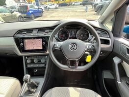 Volkswagen Touran SE FAMILY TSI 19