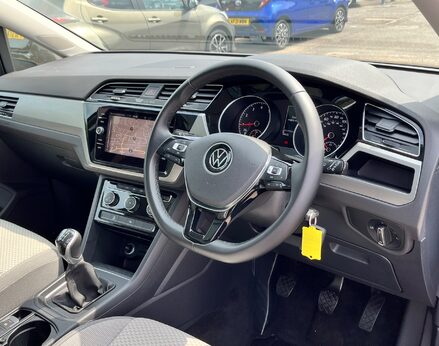 Volkswagen Touran SE FAMILY TSI 18