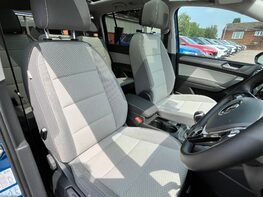 Volkswagen Touran SE FAMILY TSI 52
