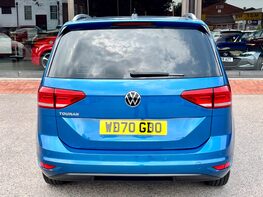 Volkswagen Touran SE FAMILY TSI 6