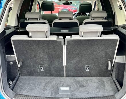 Volkswagen Touran SE FAMILY TSI 57