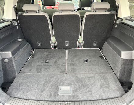 Volkswagen Touran SE FAMILY TSI 59