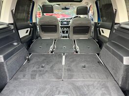 Volkswagen Touran SE FAMILY TSI 61
