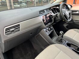 Volkswagen Touran SE FAMILY TSI 17