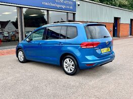 Volkswagen Touran SE FAMILY TSI 9