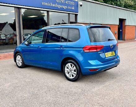 Volkswagen Touran SE FAMILY TSI 9