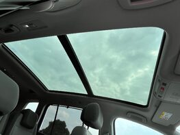 Volkswagen Touran SE FAMILY TSI 64