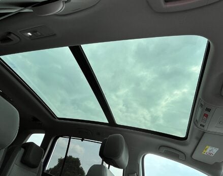 Volkswagen Touran SE FAMILY TSI 64