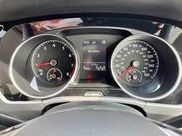 Volkswagen Touran SE FAMILY TSI 21