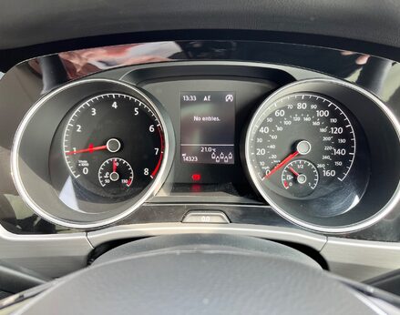 Volkswagen Touran SE FAMILY TSI 21