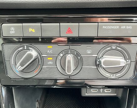 Volkswagen T-Cross BLACK EDITION TSI 49