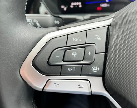 Volkswagen T-Cross BLACK EDITION TSI 52