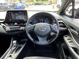 Toyota C-HR ICON 19
