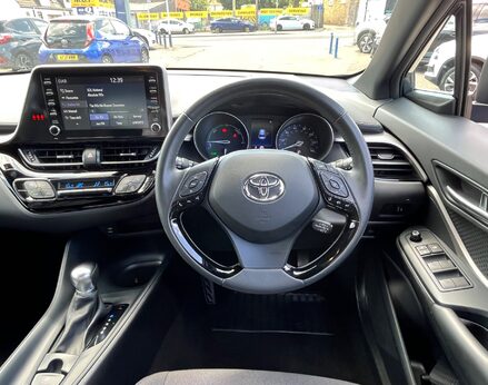 Toyota C-HR ICON 19