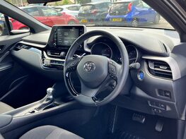 Toyota C-HR ICON 18