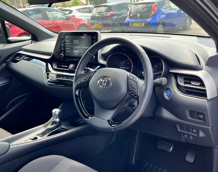 Toyota C-HR ICON 18
