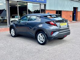Toyota C-HR ICON 9