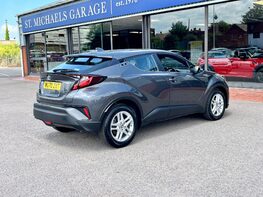 Toyota C-HR ICON 8